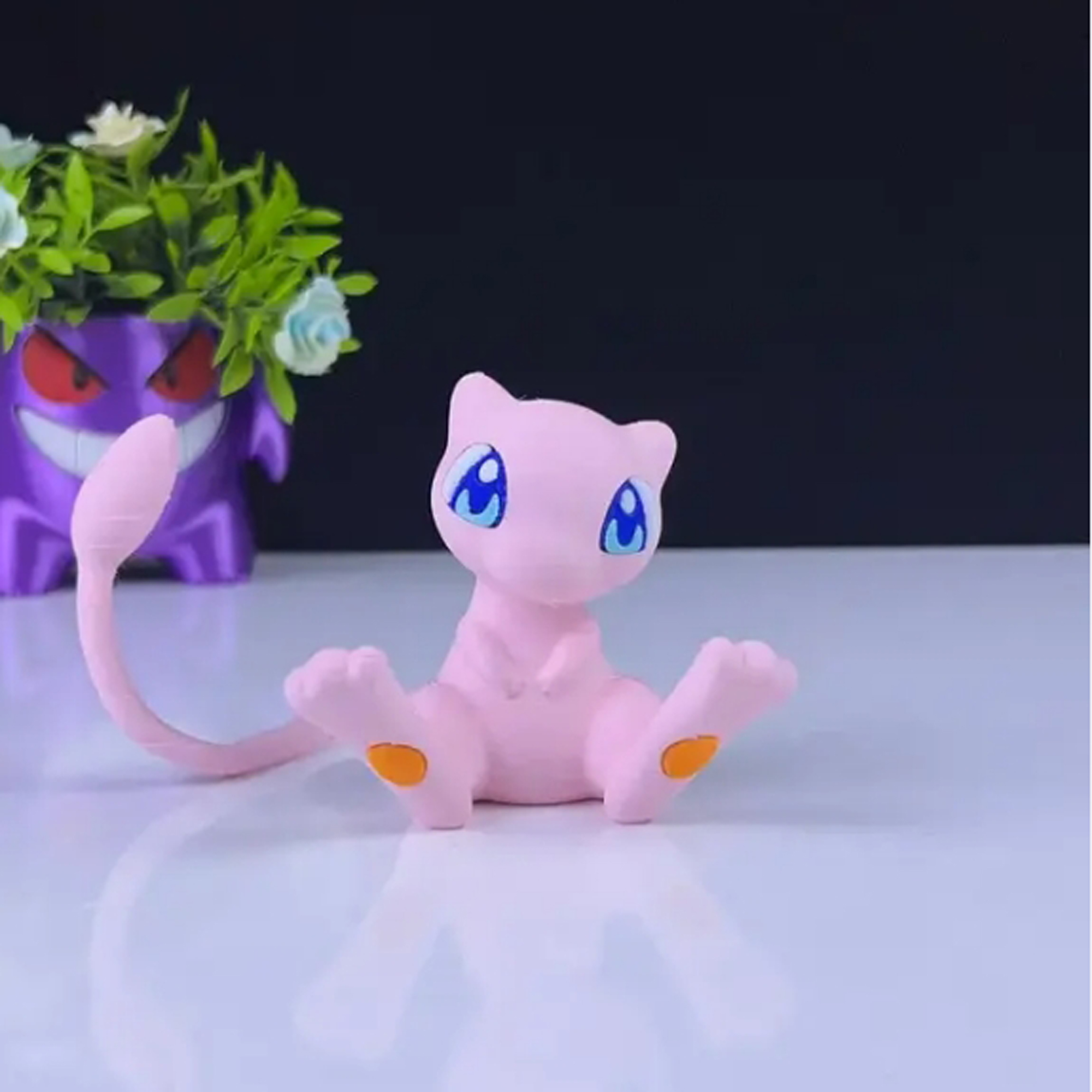 Mew  - Pokemon Figurine Desk Pet